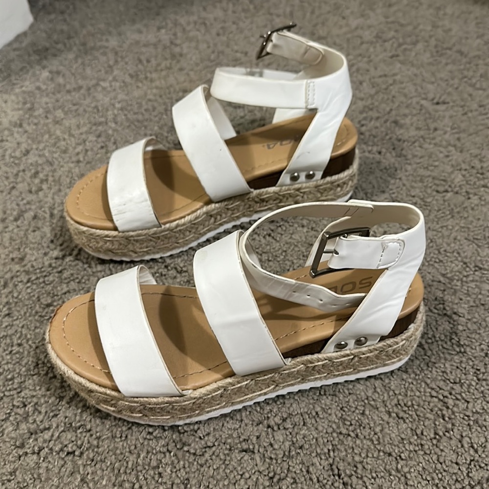 Strap platform sandles